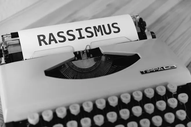 Rassismus und Unterdrückung von Solidarität